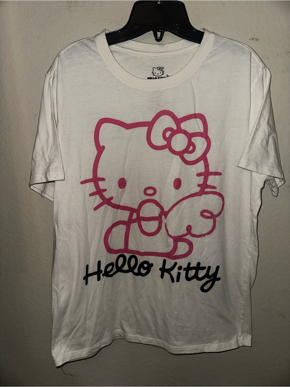 Hello kitty glitter graphic tshirt size medium